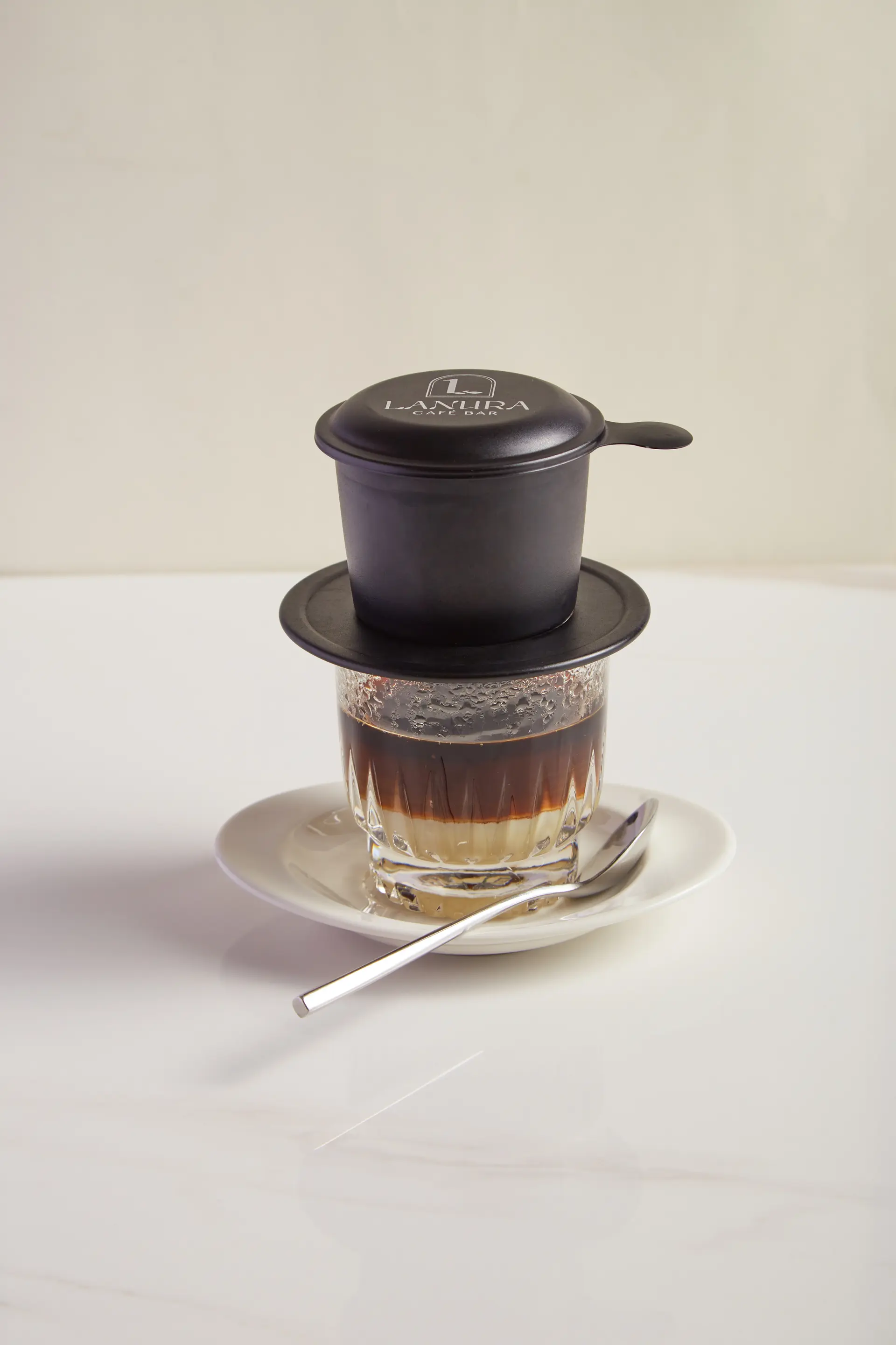 Hình ảnh Cà phê phin sữa | Vietnamese drip coffee w. condensed milk