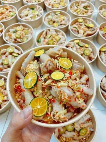 Hình ảnh Chân gà có xương sả tắc
