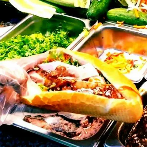 Hình ảnh Bánh mì heo quay