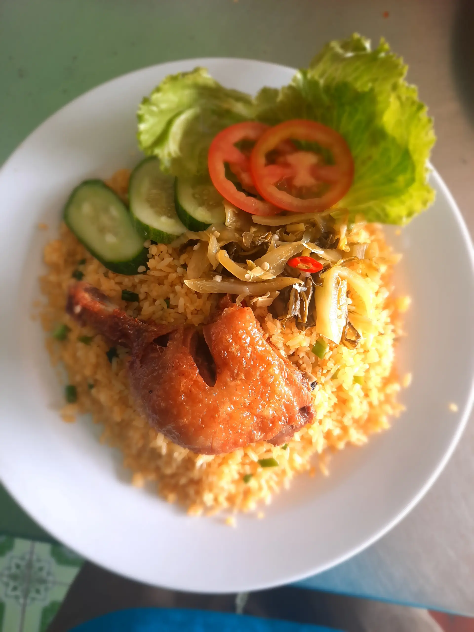Hình ảnh Cơm gà xối mỡ da giòn