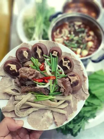 Hình ảnh Lẩu bò sa tế thập cẩm