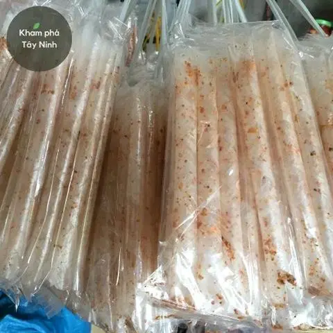 Hình ảnh Xâu 10 bịch bánh tráng ống muối