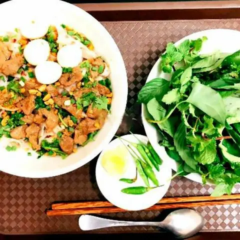 Hình ảnh Mì quãng trộn thịt trứng