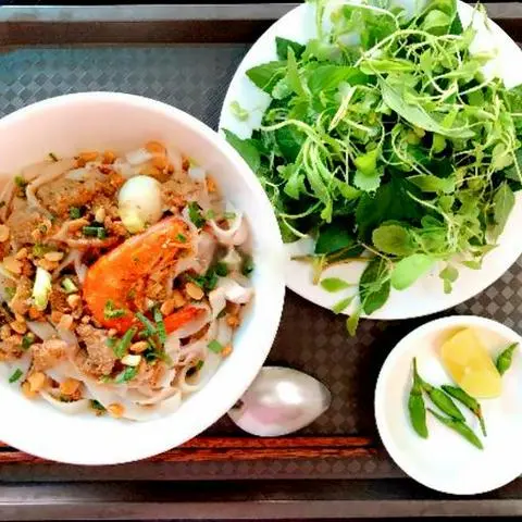Hình ảnh Mì quãng trộn thập cẩm nhỏ