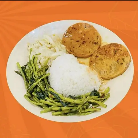 Hình ảnh cơm thập cẩm + chả quế chay