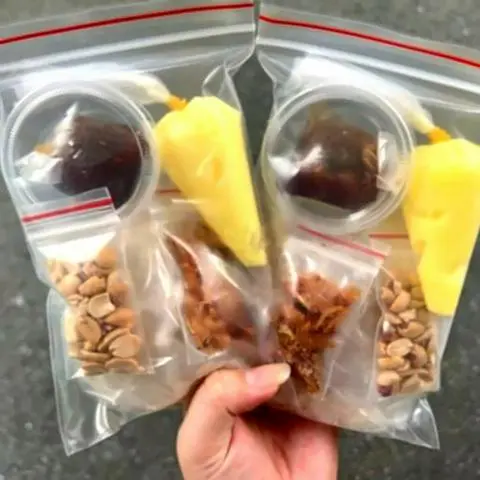 Hình ảnh Bánh tráng bơ me