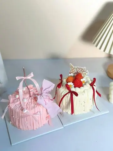 Hình ảnh Bánh kem size 10cm - Mẫu bánh nữ