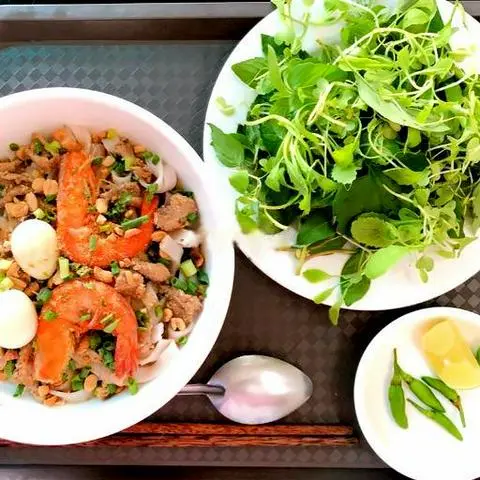 Hình ảnh Mì quãng trộn thập cẩm lớn