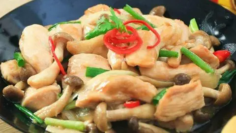 Hình ảnh Cơm gà xào nấm +canh