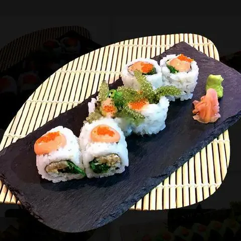 Hình ảnh MK1- Alaska Goma Wagame Roll/ Cá Hồi & Rong Biển