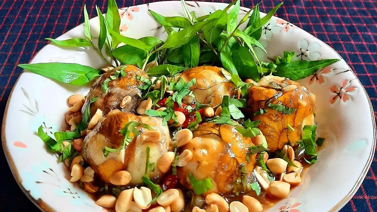 Hình ảnh hột cút lộn xào me
