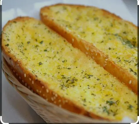 Hình ảnh Bánh mì sốt bơ tỏi