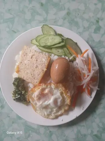 Hình ảnh Cơm Chả Ốp La Trứng Kho
