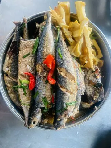 Hình ảnh Cơm Cá Nục Kho Măng