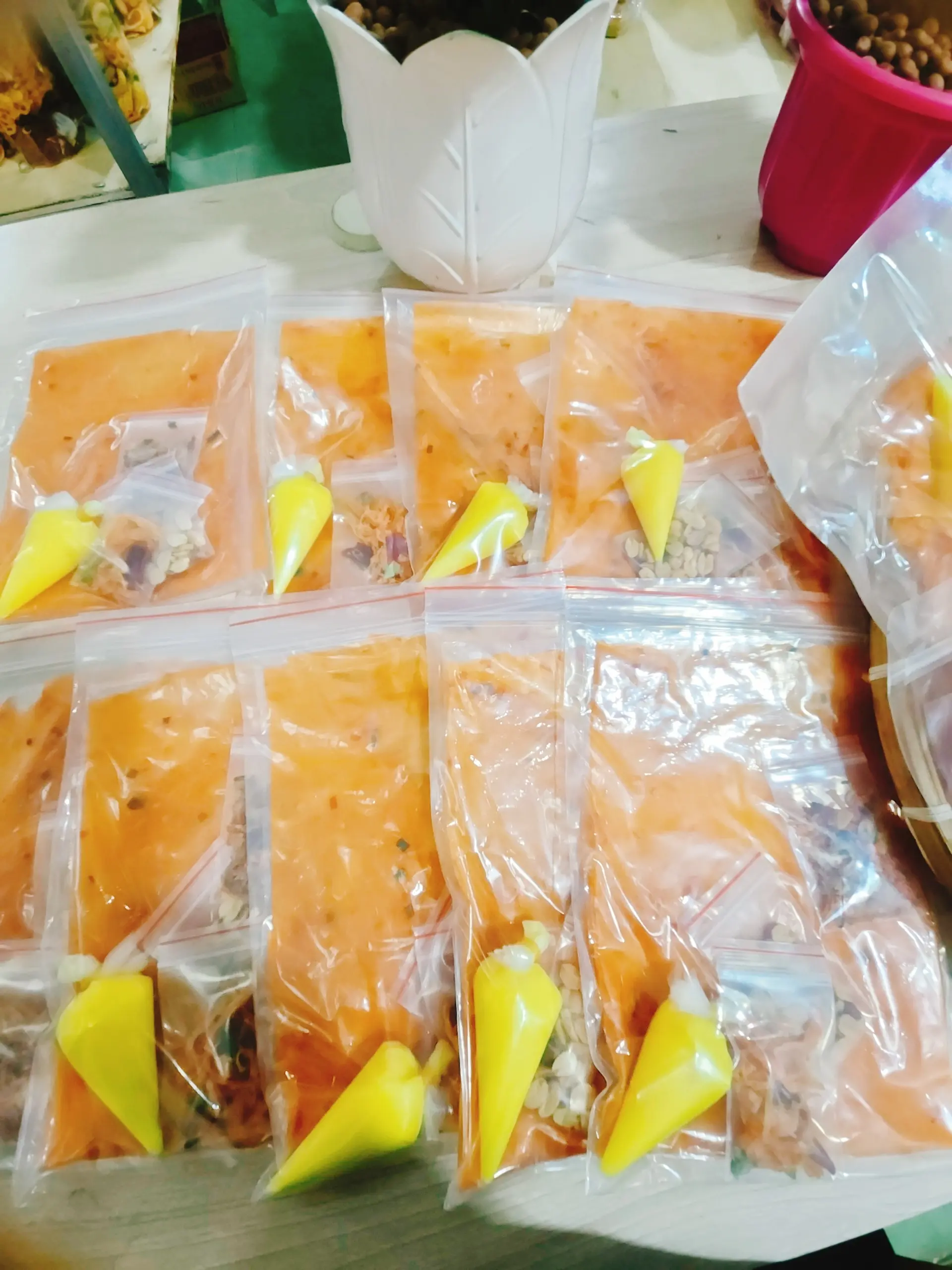 Hình ảnh 1 bịch Dẻo tôm bơ tam giác