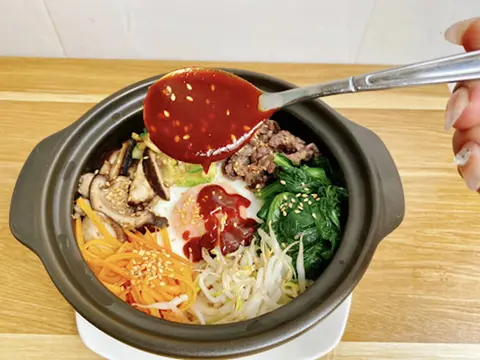 Hình ảnh Cơm trộn korea 1 tôm.1,chả cá,,1 trứng chiên ,1 canh rong biển vị MISO 