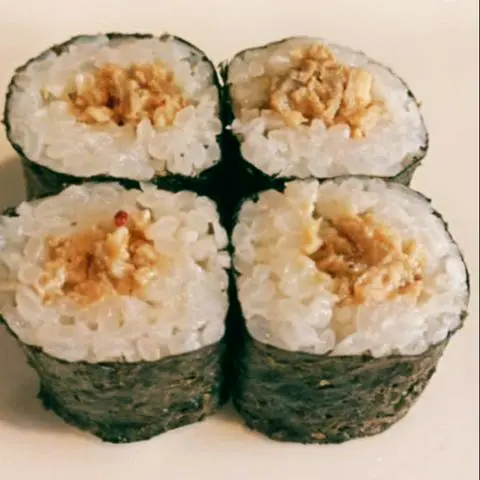 Hình ảnh ƯU ĐÃI CUỘN MAKI CÁ HỒI BĂM MAYO