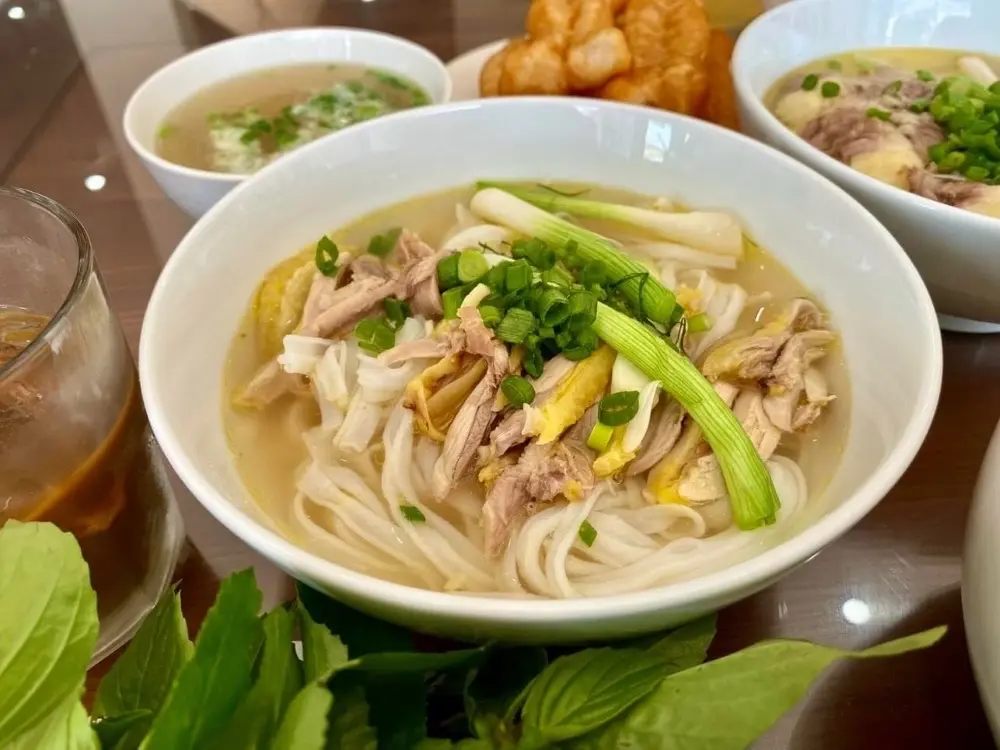 Hình ảnh Phở đùi gà xé