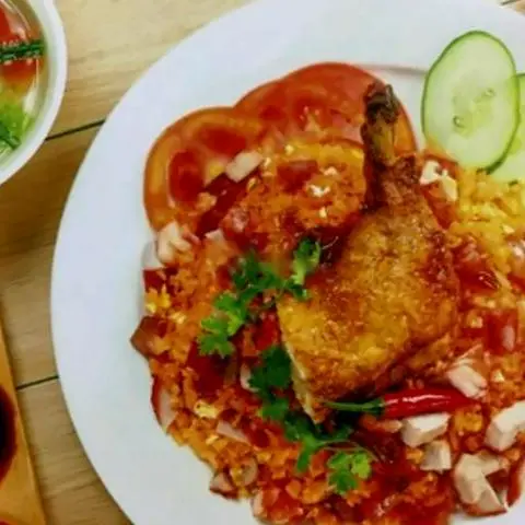 Hình ảnh Cơm dương châu đùi gà