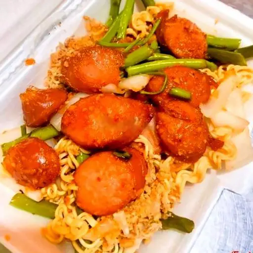 Hình ảnh Mì xào xúc xích nước mắm