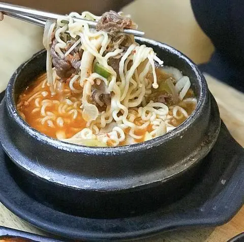 Hình ảnh Mì cay bò nấm Hàn quốc
