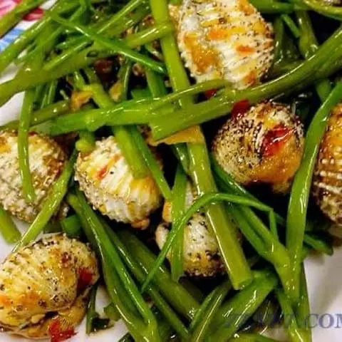 Hình ảnh sò huyết xào rau muống