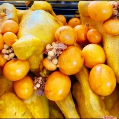 Hình ảnh Gà Ủ Muối Nguyên Con ÔM TRỨNG ( Chặt Sẵn ) +Tặng Trà Trái Cây