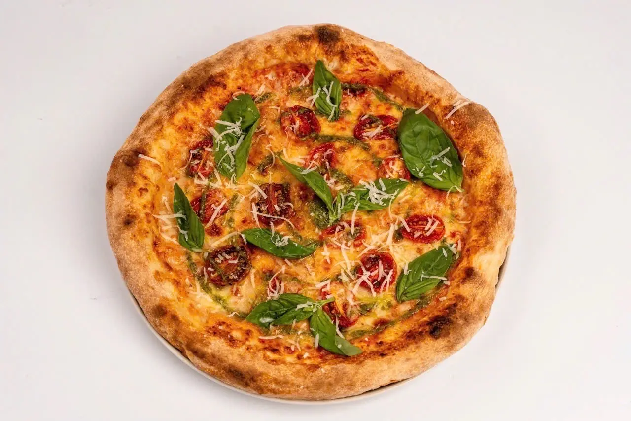 Hình ảnh Authentic margherita pizza