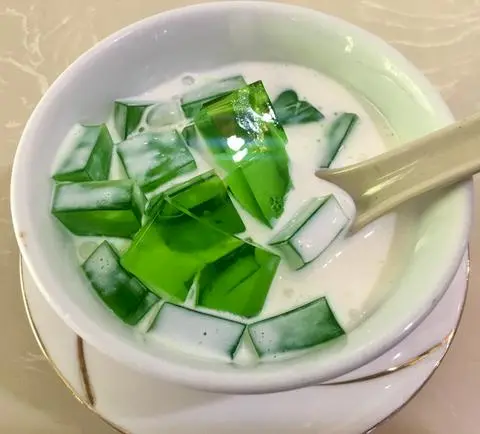 Hình ảnh Chè thạch dứa sữa