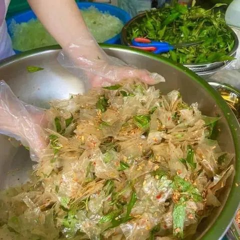 Hình ảnh bánh tráng trộn sate tỏi