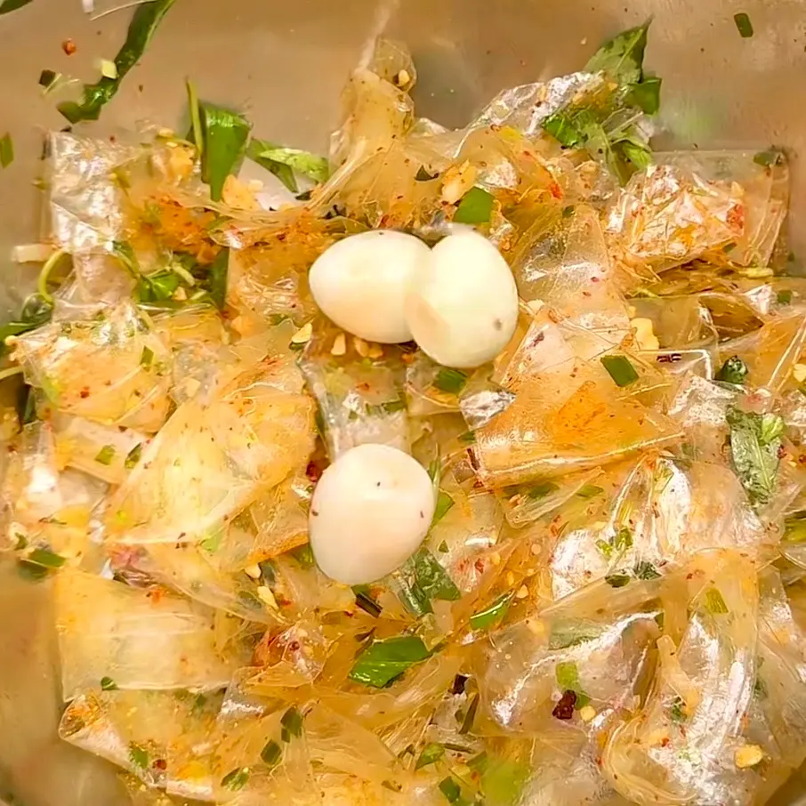 Hình ảnh Bánh tráng trộn - Mỡ hành Sate