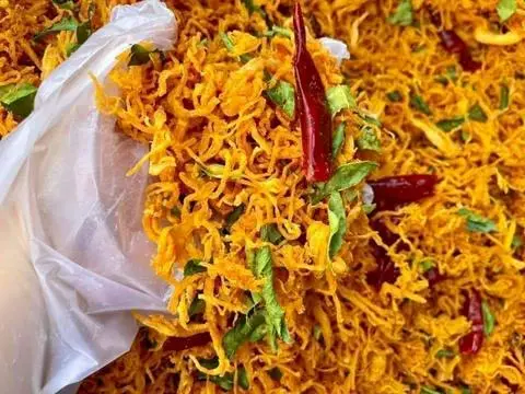 Hình ảnh khô gà lá chanh Giòn 