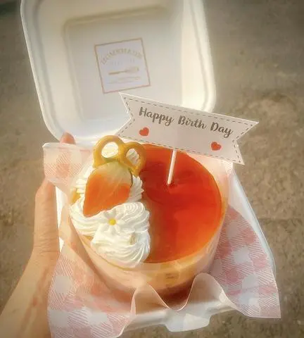 Hình ảnh Flan gato bento dâu tây