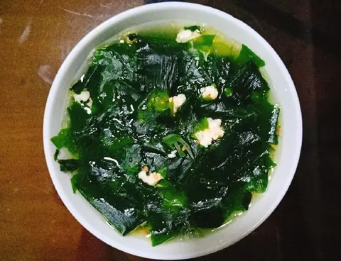 Hình ảnh CANH RONG BIỂN MỌC VIÊN CHAY
