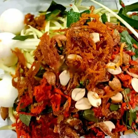Hình ảnh Gỏi xoài thập cẩm khô trứng