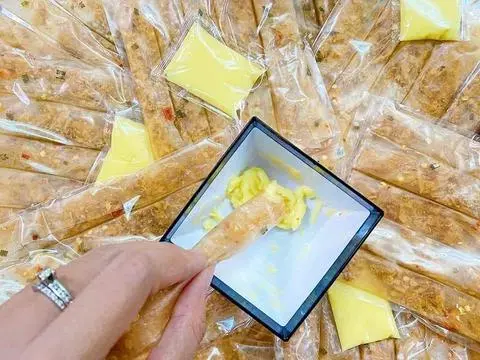 Hình ảnh Bánh Tráng Dẻo Cuộn Hành Phi Chấm Bơ - Set 10 Bịch