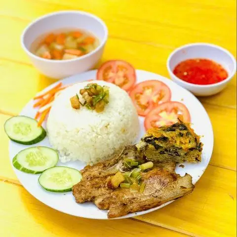 Hình ảnh Cơm Tấm Sườn Nướng Thơm Lừng