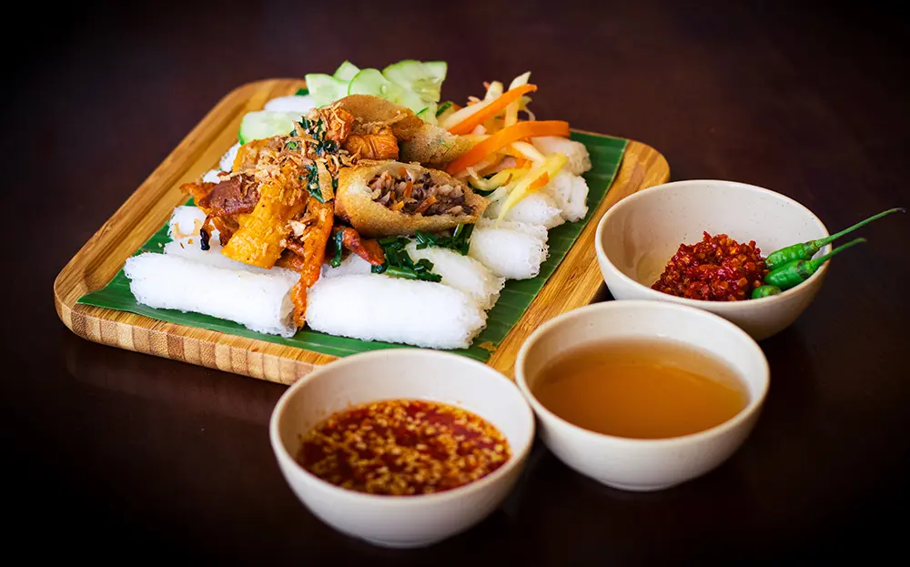 Hình ảnh Bánh hỏi thịt nướng chả giò