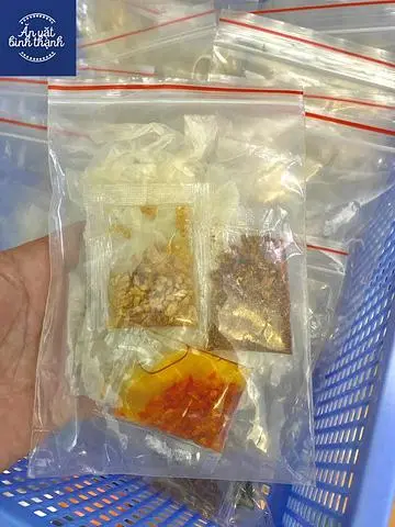Hình ảnh Bánh Tráng Phơi Sương mỏng Trộn Muối Bò Cay - dầu tỏi Thơm Ngon