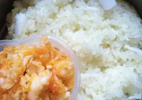 Hình ảnh Xôi Tôm Bằm, Chà Bông Heo Sợi Tép Hành + Tặng Sốt Tương Hành Phi