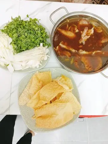 Hình ảnh Lẩu Gà Tiềm Ớt Hiểm 