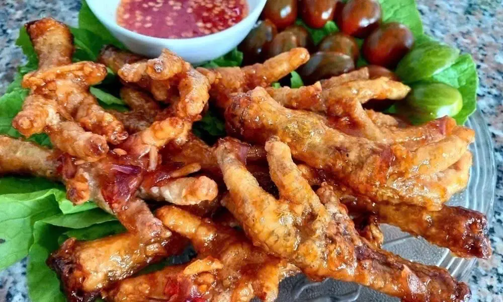 Hình ảnh Chân Gà Sốt Mắm Tỏi (400g)