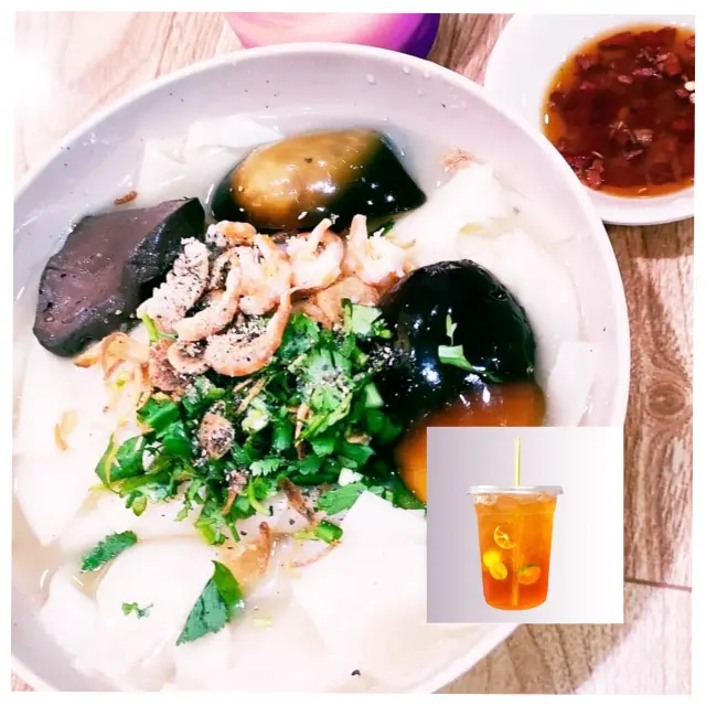 Hình ảnh Hoành thánh thập cẩm + trà tắc