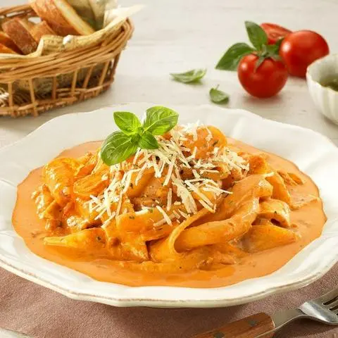 Hình ảnh Mì Trộn Tokbokki Sốt Kem Rose Phô Mai Gà Viên