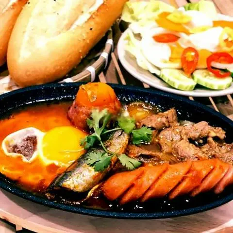 Hình ảnh Bò Né - Trứng Ốp La - Xúc Xích Đức