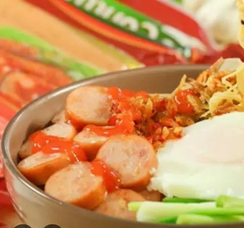 Hình ảnh Phở trộn trứng chả xúc xích 