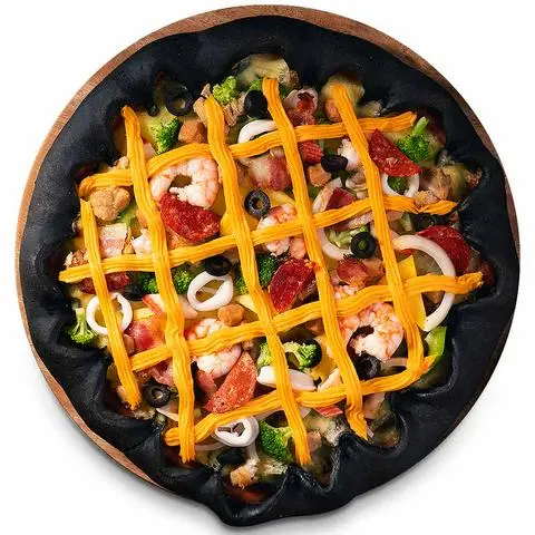 Hình ảnh PIZZA THẬP CẨM KEM CHEESE BÓNG ĐÊM VIỀN XÚC XÍCH
