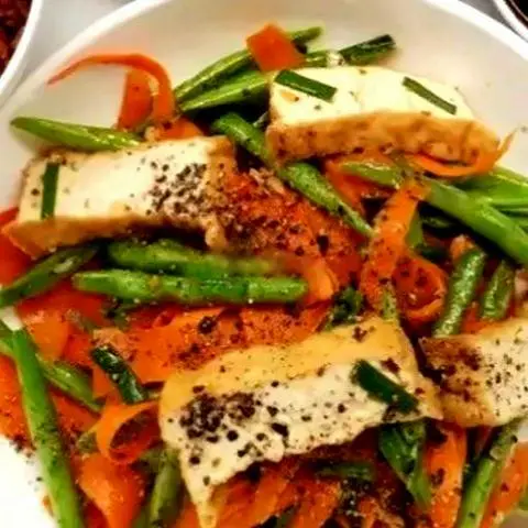 Hình ảnh Combo Cơm Thập Cẩm + 1 Chai Sâm Nha Đam
