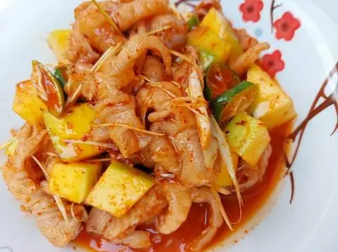 Hình ảnh Chân Gà Rút Xương Sốt Thái Hộp Hơn 1kg