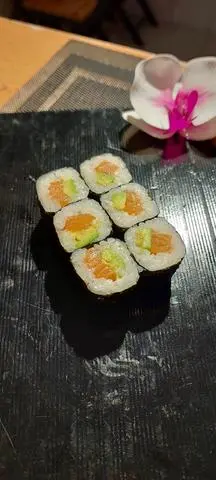Hình ảnh Cuộn Bơ Cá Hồi nhỏ 